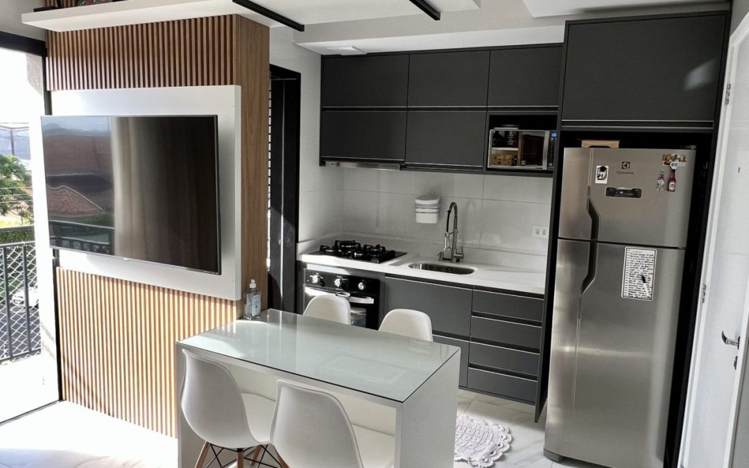 Cozinhas pequenas: dicas para otimizar o espaço com móveis planejados