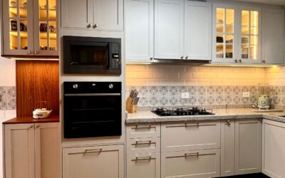 Cozinha Planejada provençal em Curitiba que une elegância, praticidade e aconchego
